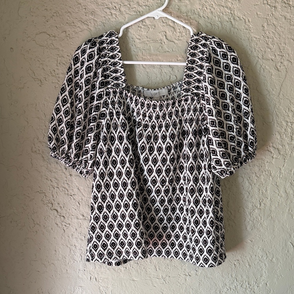 LOFT Black & White Diamond Puff Sleeve Blouse